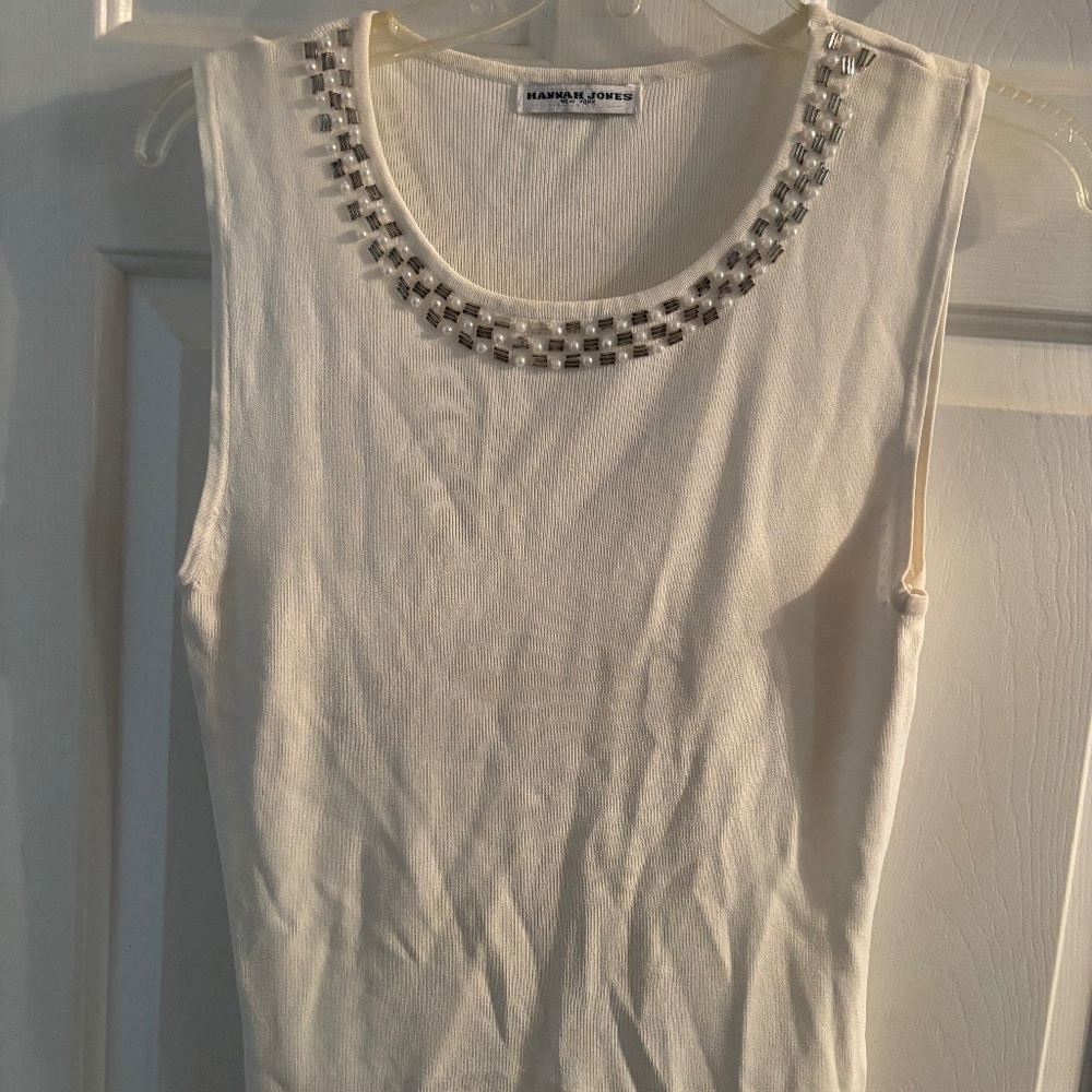 Hannah Jones Ivory Sleeveless Top w/Beaded Neck Size M